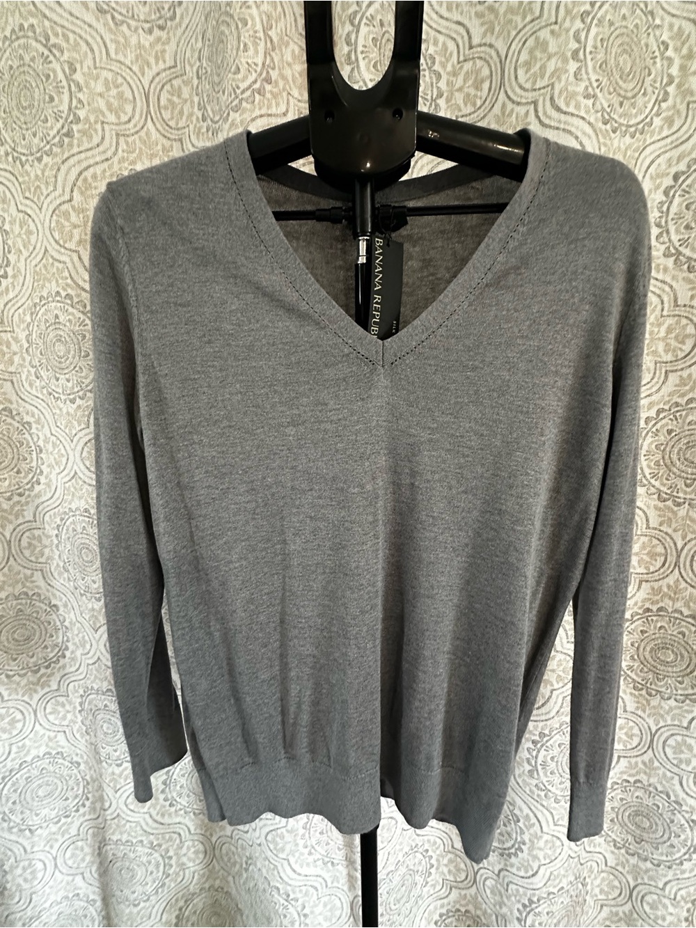 NWT - Banana Republic Gray V-Neck Women's Sweater